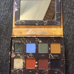 Like crime Venus 2 eyeshadow pallet.